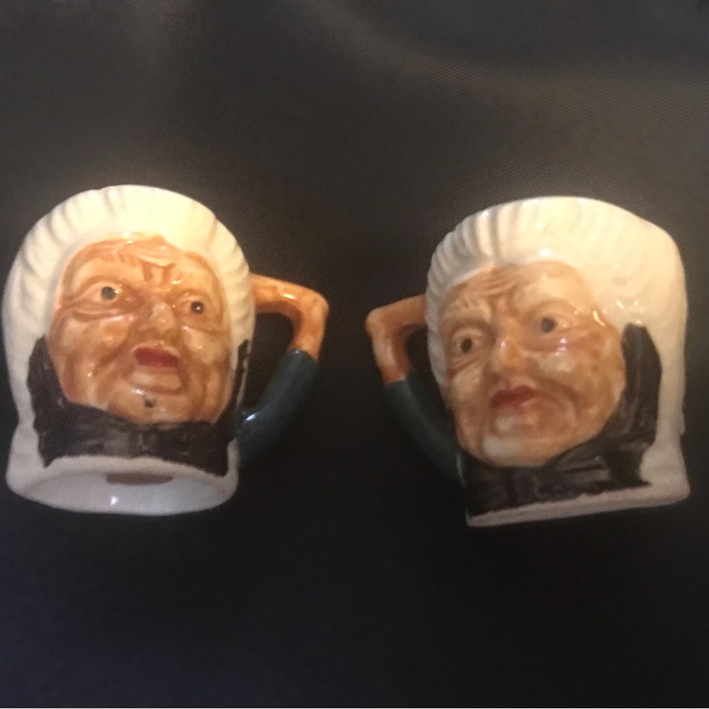 Mini Toby salt & pepper shaker vintage